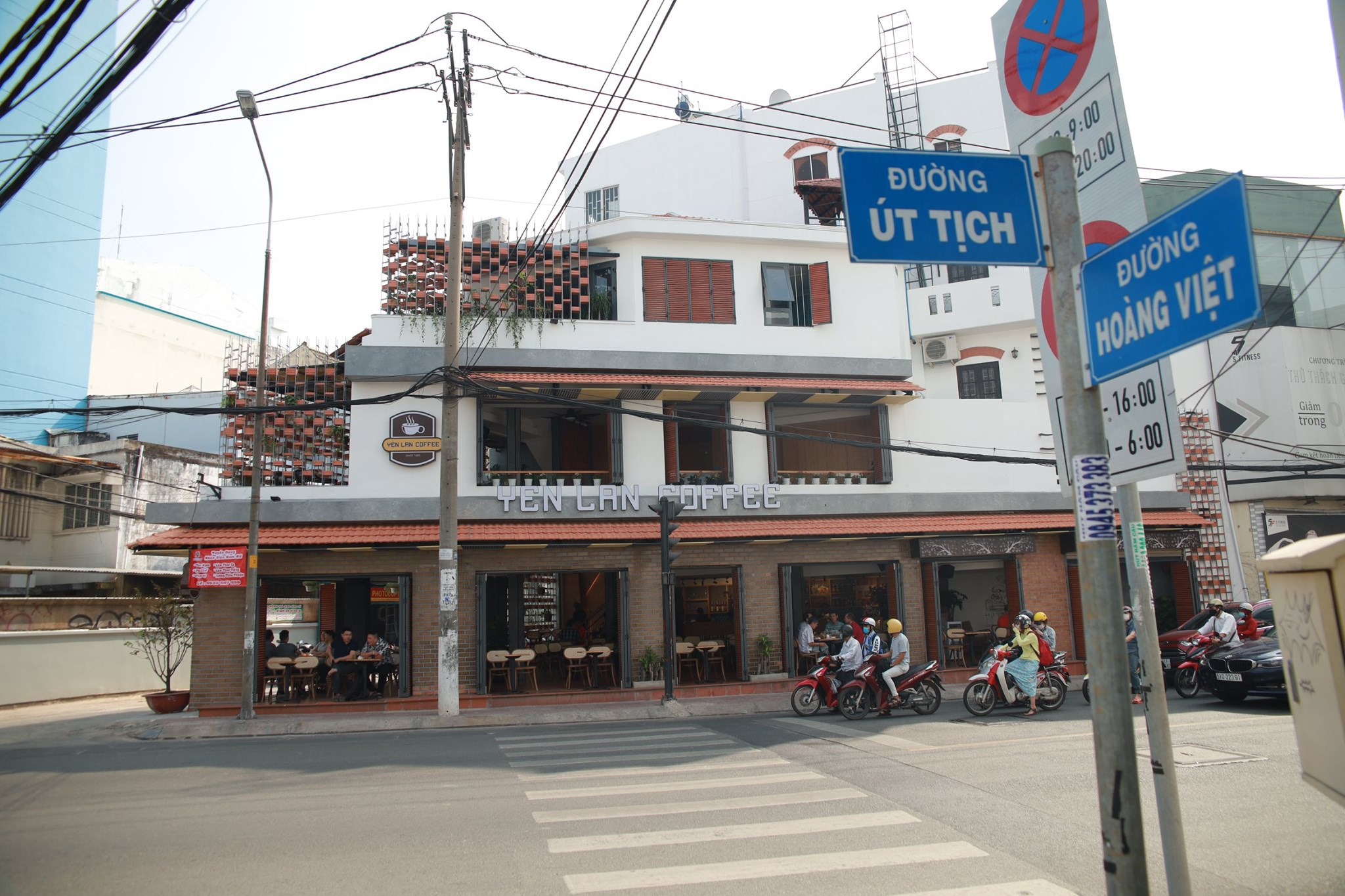 CHo thuê nhà góc 2 mặt tiền 33 Hoàng Việt + Út Tịch, Phường 4, Quận Tân Bình (mũi tàu)